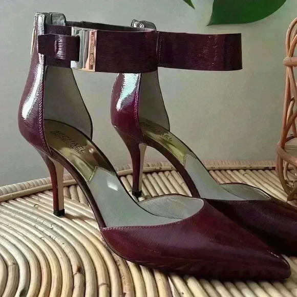 Burgundy patent Leather stilletto pump with ankle strap - Picture 2 of 6